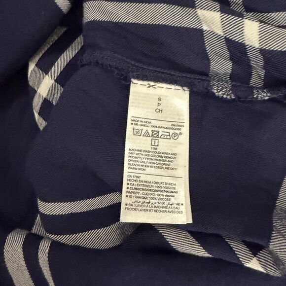 Old Navy Blouse Women's Small Navy Plaid V-Neck Button Up Flannel Top - Picture 10 of 10